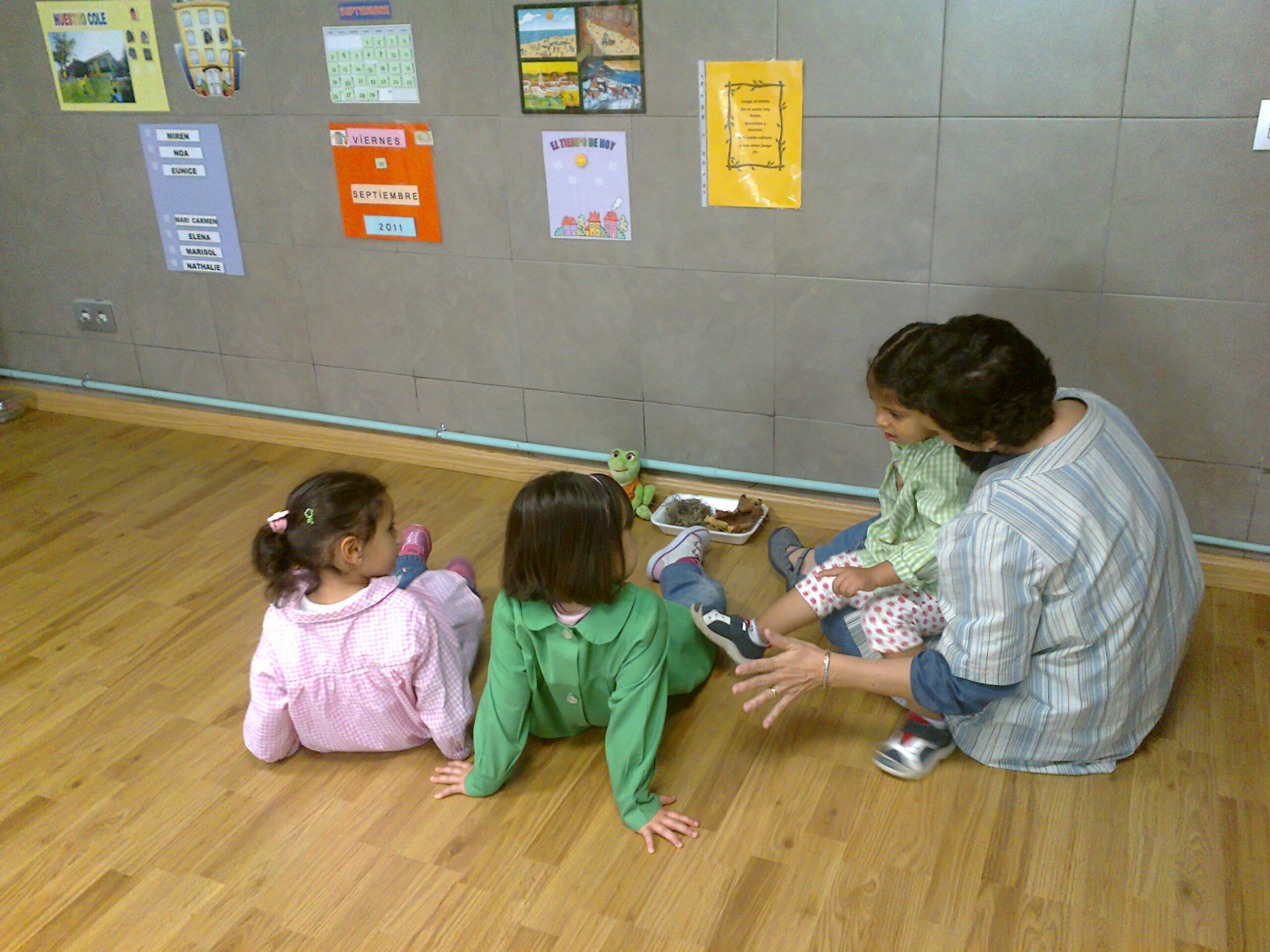Primeras niñas con primera profesora