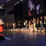 Todos. Directora en fiesta de Navidad